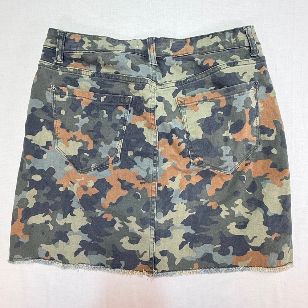 Kensie Jeans Womens Camo Denim Mini Skirt Size 8 29 Frayed Hem Camouflage - Picture 3 of 7